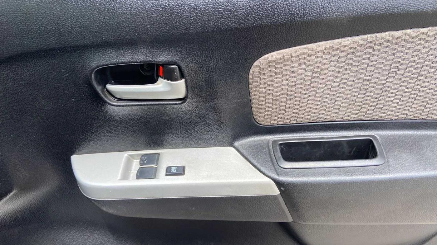 2013 Maruti Wagon R 1.0 LXI, Petrol, Manual, 49,258 km, Driver Side Door Panels Control