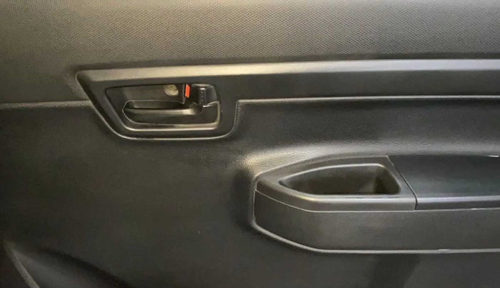 2019 Maruti S PRESSO VXI PLUS AMT, CNG, Automatic, 71,256 km, Driver Side Door Panels Control