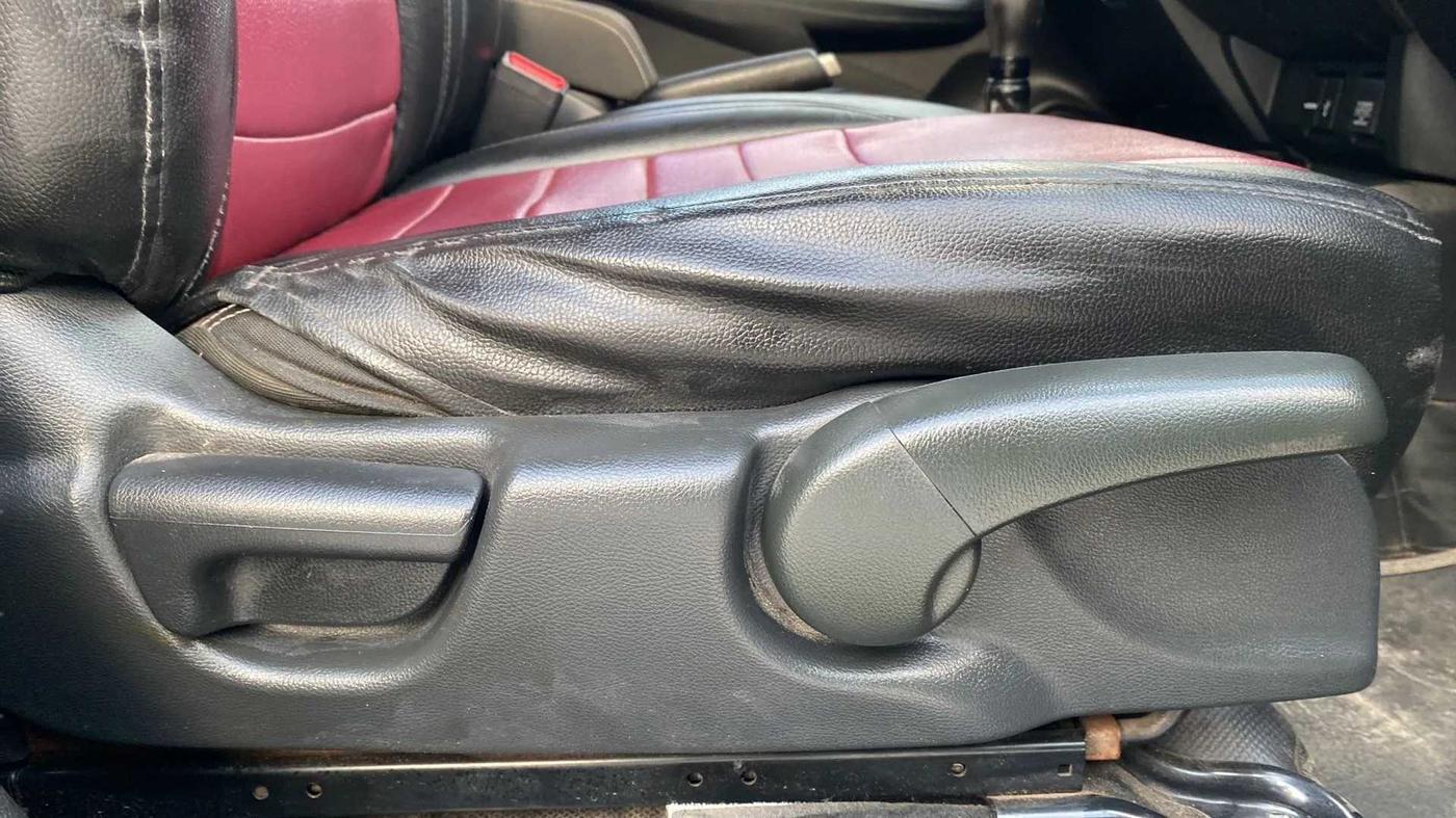 2018 Honda WR-V 1.5L I-DTEC VX MT, Diesel, Manual, 68,072 km, Driver Side Adjustment Panel