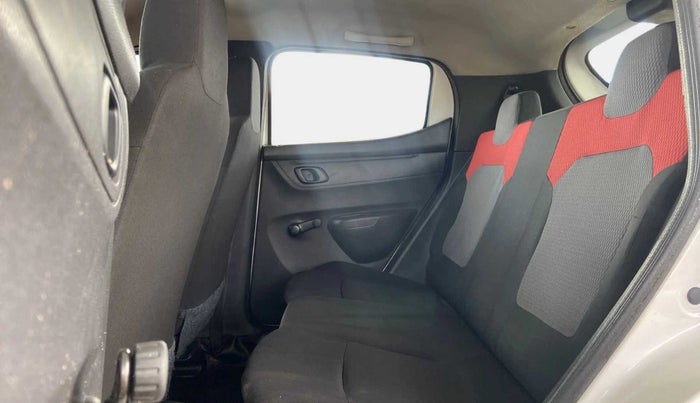 2016 Renault Kwid RXT 0.8, Petrol, Manual, 56,882 km, Right Side Rear Door Cabin