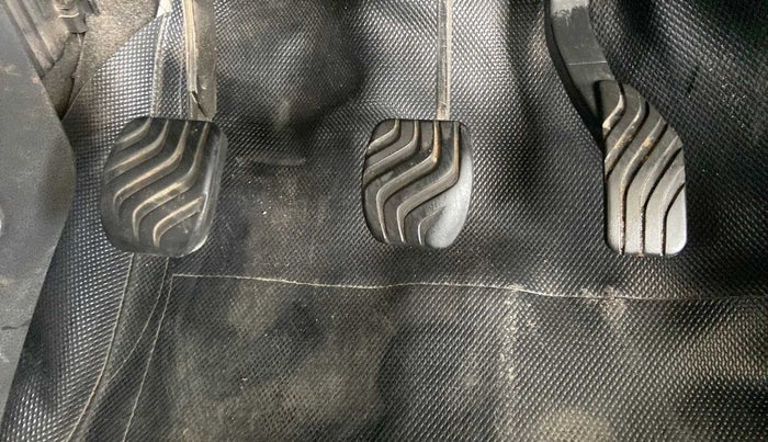 2016 Renault Kwid RXT 0.8, Petrol, Manual, 56,882 km, Pedals