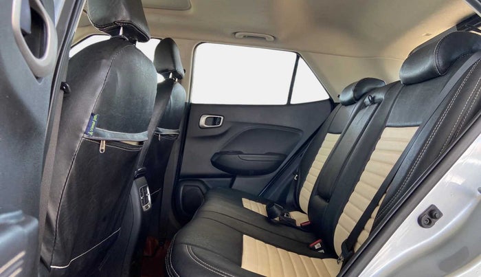 2020 Hyundai VENUE SX 1.0 (O) TURBO, Petrol, Manual, 39,810 km, Right Side Rear Door Cabin
