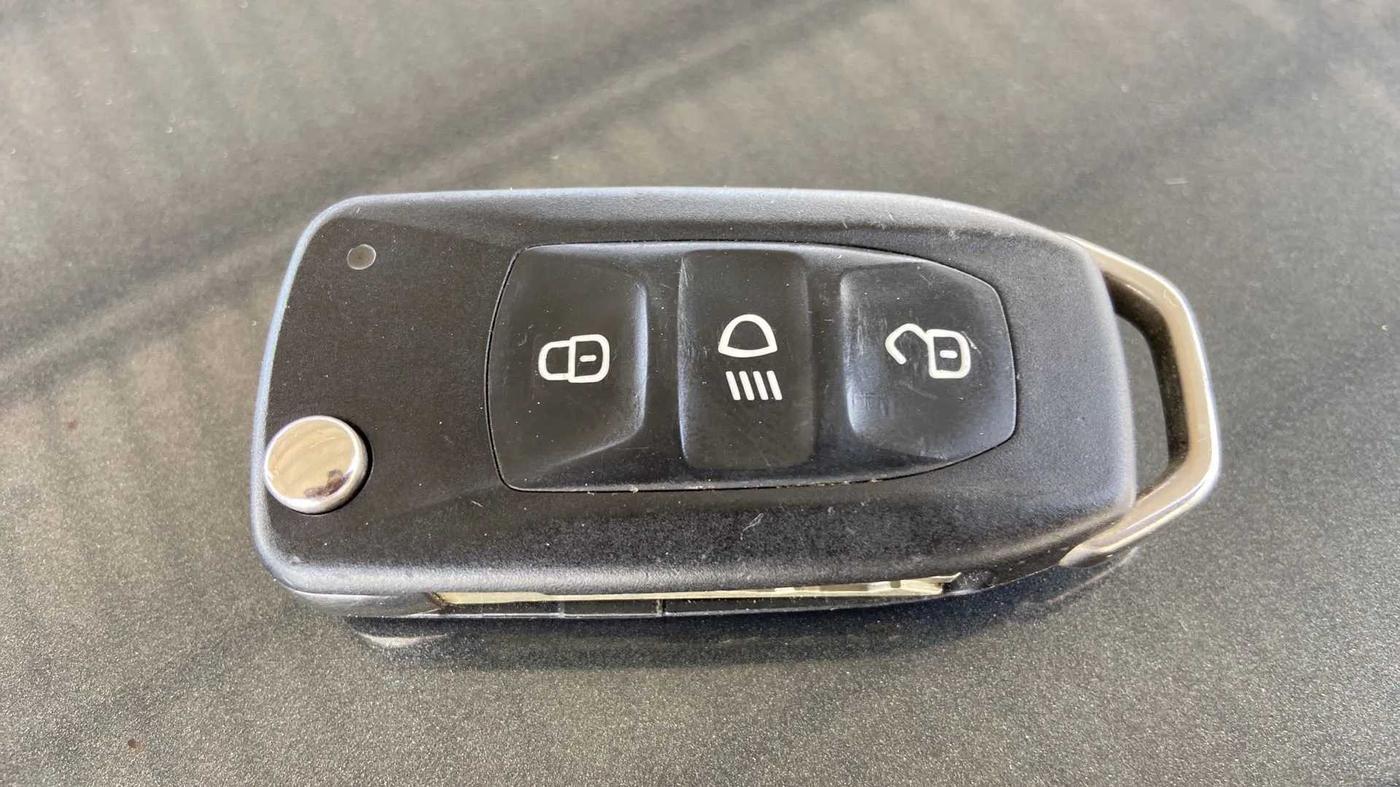 2020 Tata NEXON XMA PETROL, Petrol, Automatic, 15,355 km, Key Close Up