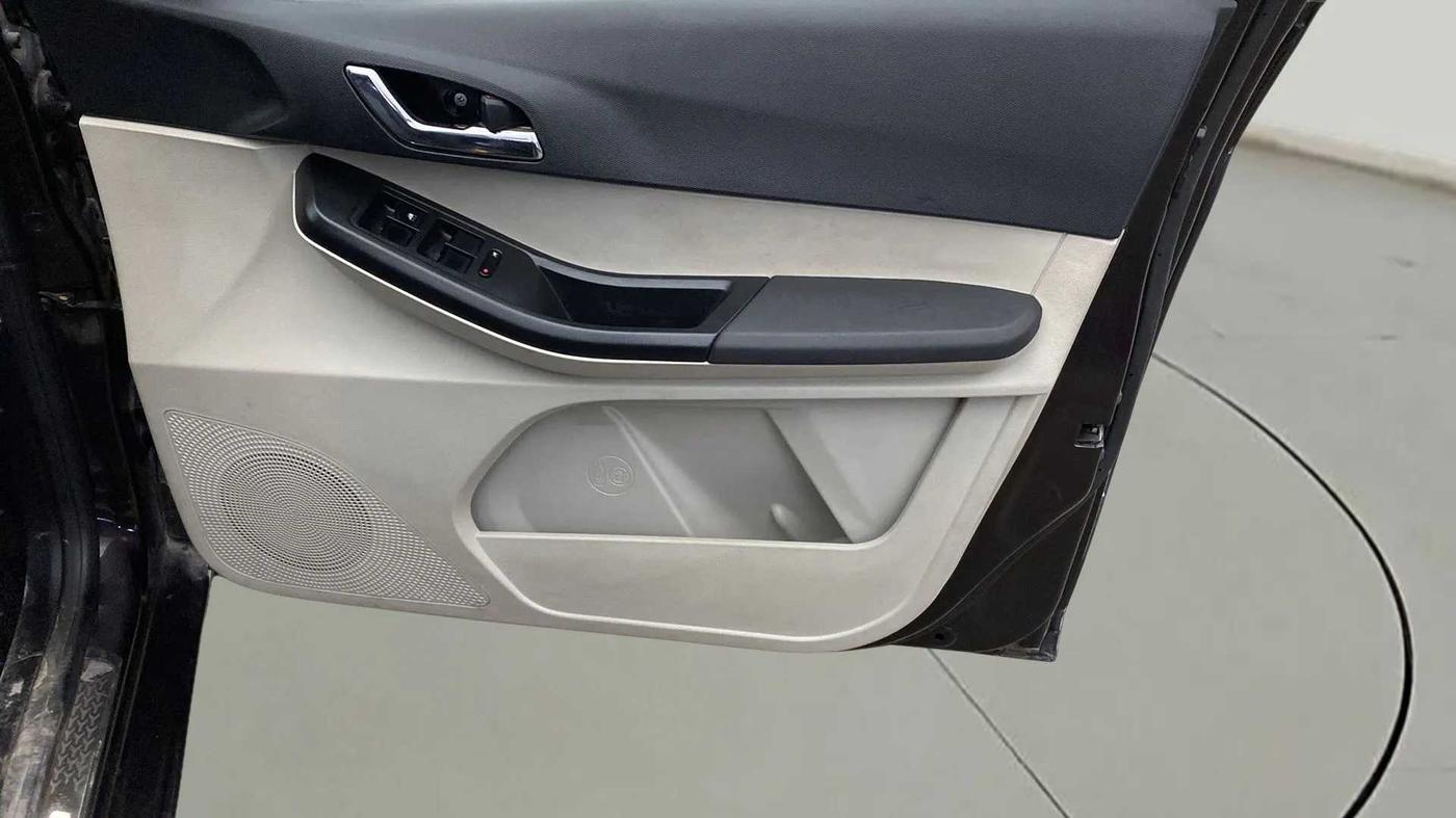 2022 Tata Tiago XZ PLUS CNG, CNG, Manual, 22,874 km, Driver Side Door Panels Control