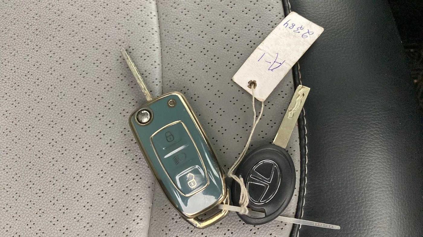 2022 Tata Tiago XZ PLUS CNG, CNG, Manual, 22,874 km, Key Close Up