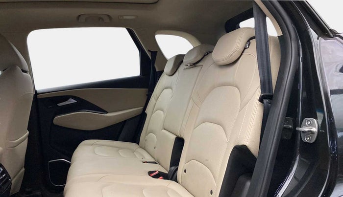 2023 MG HECTOR SAVVY PRO 1.5 TURBO CVT PETROL, Petrol, Automatic, 30,869 km, Right Side Rear Door Cabin