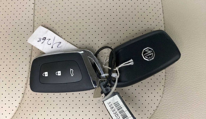 2023 MG HECTOR SAVVY PRO 1.5 TURBO CVT PETROL, Petrol, Automatic, 30,869 km, Key Close Up