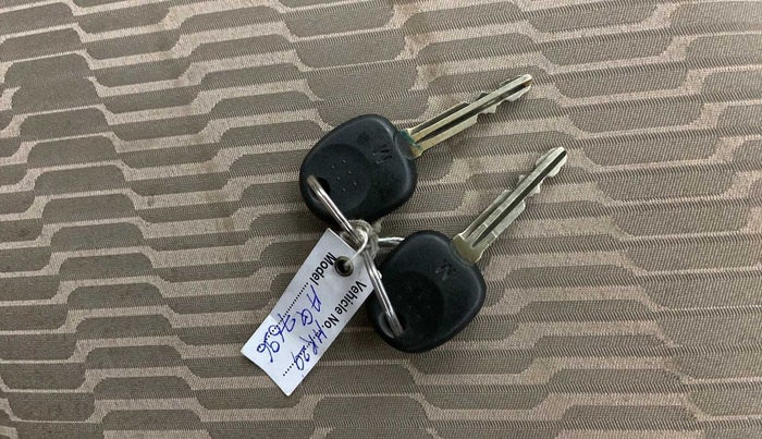 2017 Hyundai Xcent E+, Petrol, Manual, 50,492 km, Key Close Up