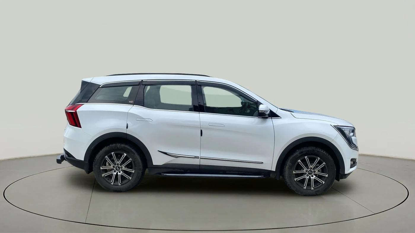 2023 Mahindra XUV700 AX 7 D MT 7 STR, Diesel, Manual, 11,257 km, Right Side