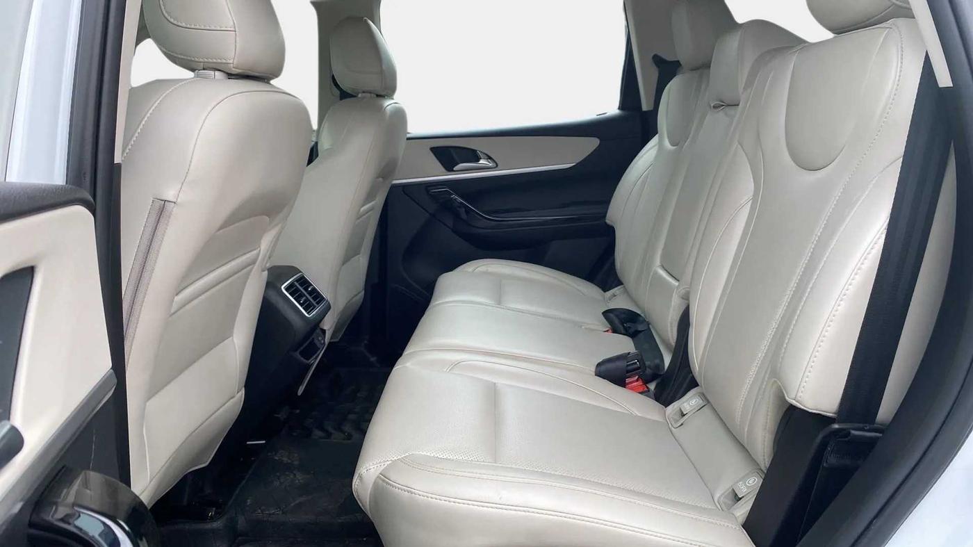 2023 Mahindra XUV700 AX 7 D MT 7 STR, Diesel, Manual, 11,257 km, Right Side Rear Door Cabin