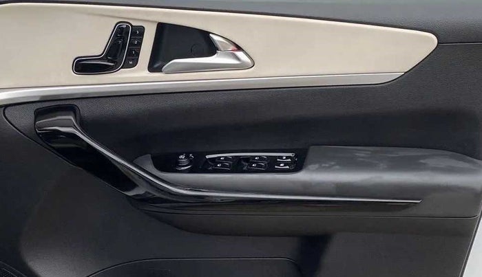 2023 Mahindra XUV700 AX 7 D MT 7 STR, Diesel, Manual, 11,257 km, Driver Side Door Panels Control
