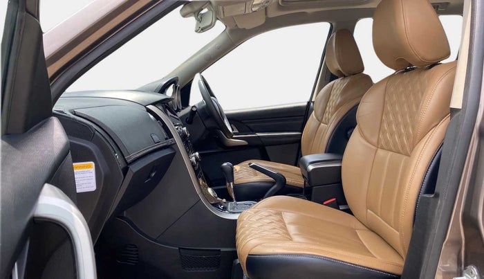 2019 Mahindra XUV500 W11 (O) AT, Diesel, Automatic, 64,319 km, Right Side Front Door Cabin