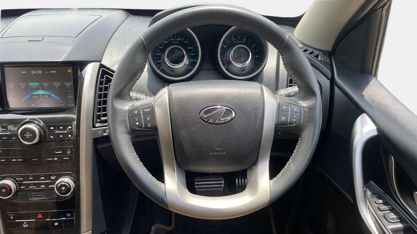 2019 Mahindra XUV500 W11 (O) AT, Diesel, Automatic, 64,319 km, Steering Wheel Close Up