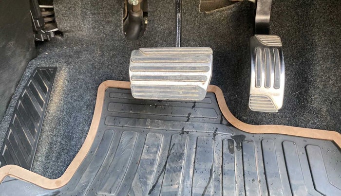 2019 Mahindra XUV500 W11 (O) AT, Diesel, Automatic, 64,319 km, Pedals