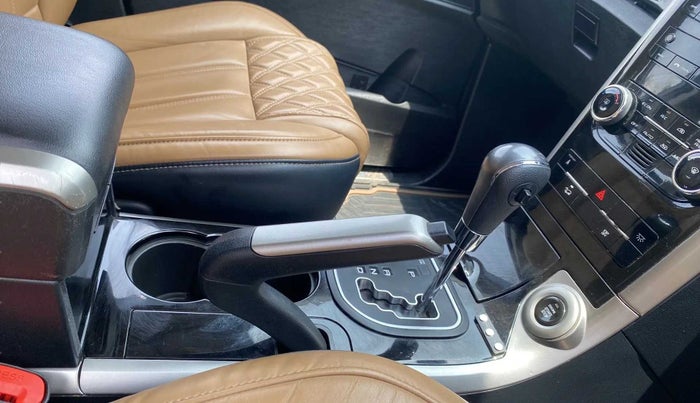 2019 Mahindra XUV500 W11 (O) AT, Diesel, Automatic, 64,319 km, Gear Lever