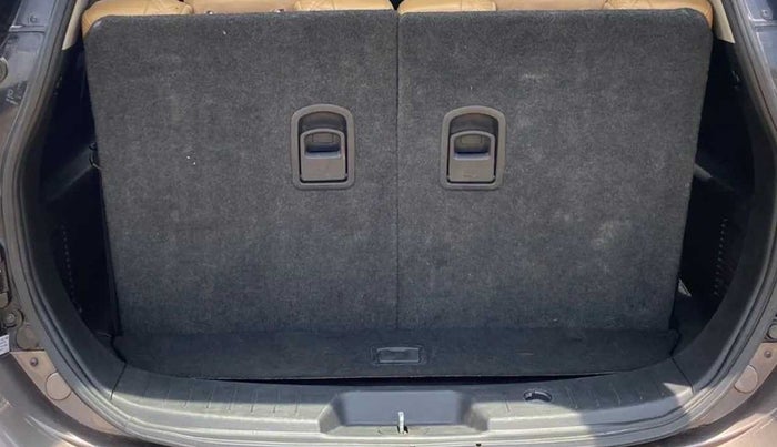 2019 Mahindra XUV500 W11 (O) AT, Diesel, Automatic, 64,319 km, Boot Inside