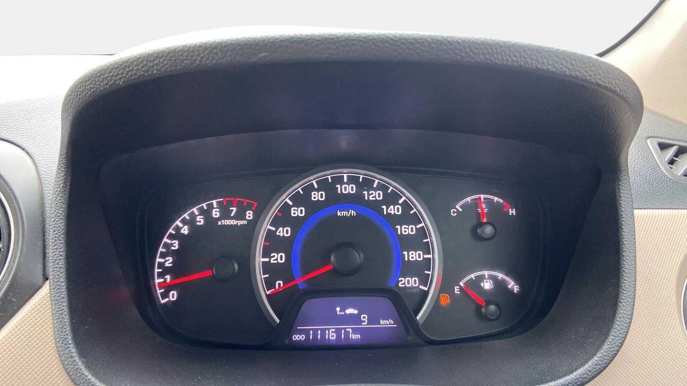 2017 Hyundai Grand i10 SPORTZ (O) 1.2 KAPPA VTVT, Petrol, Manual, 1,11,594 km, Odometer Image
