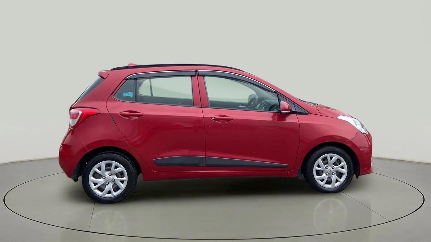 2017 Hyundai Grand i10 SPORTZ (O) 1.2 KAPPA VTVT, Petrol, Manual, 1,11,594 km, Right Side View