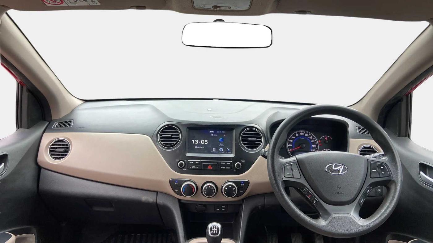 2017 Hyundai Grand i10 SPORTZ (O) 1.2 KAPPA VTVT, Petrol, Manual, 1,11,594 km, Dashboard