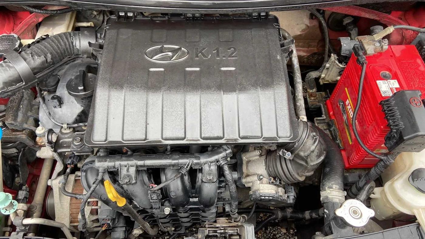 2017 Hyundai Grand i10 SPORTZ (O) 1.2 KAPPA VTVT, Petrol, Manual, 1,11,594 km, Open Bonet
