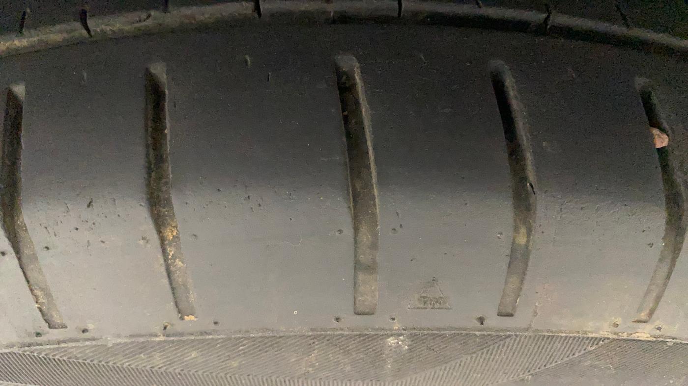 2022 Maruti Swift ZXI PLUS, Petrol, Manual, 26,933 km, Left Front Tyre Tread