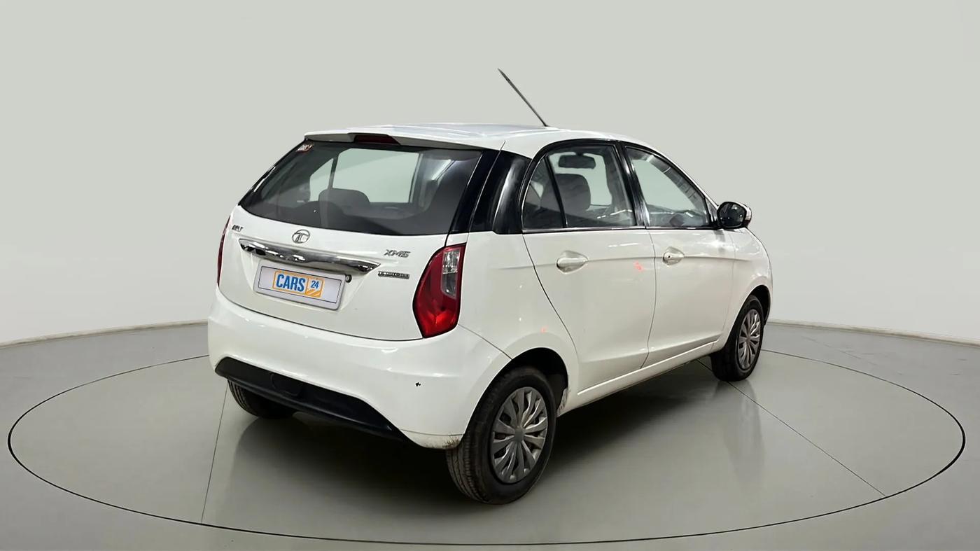 2015 Tata Bolt XMS REVOTRON, Petrol, Manual, 45,202 km, Right Back Diagonal