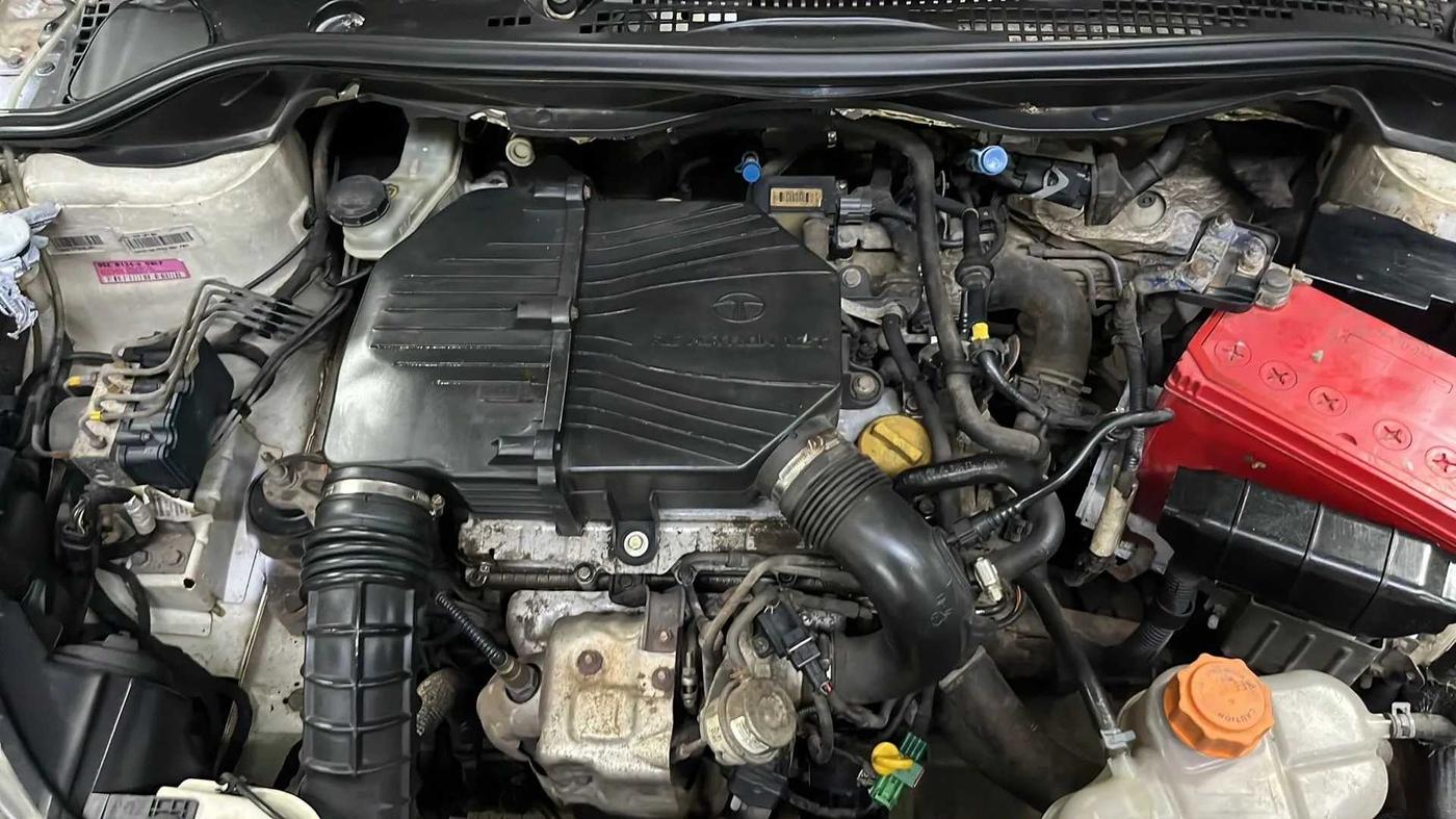 2015 Tata Bolt XMS REVOTRON, Petrol, Manual, 45,202 km, Open Bonet