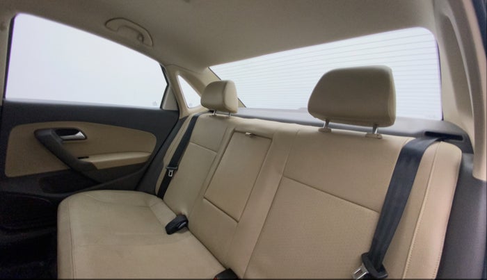 2016 Volkswagen Vento HIGHLINE 1.6 MPI, Petrol, Manual, 34,775 km, Right Side Rear Door Cabin