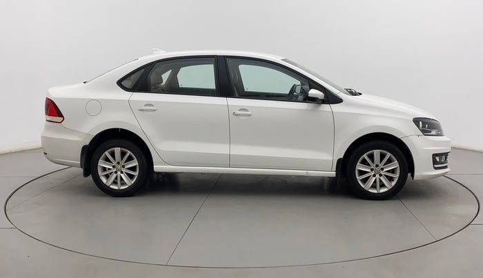 2016 Volkswagen Vento HIGHLINE 1.6 MPI, Petrol, Manual, 34,775 km, Right Side View