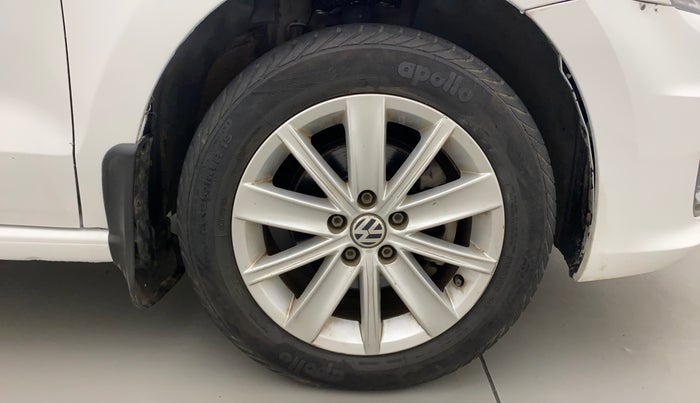 2016 Volkswagen Vento HIGHLINE 1.6 MPI, Petrol, Manual, 34,775 km, Right Front Wheel