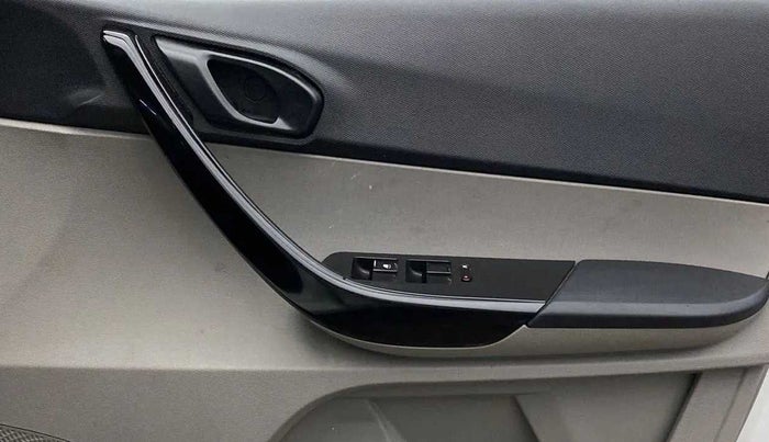 2018 Tata Tiago XT PETROL, Petrol, Manual, 46,621 km, Driver Side Door Panels Control