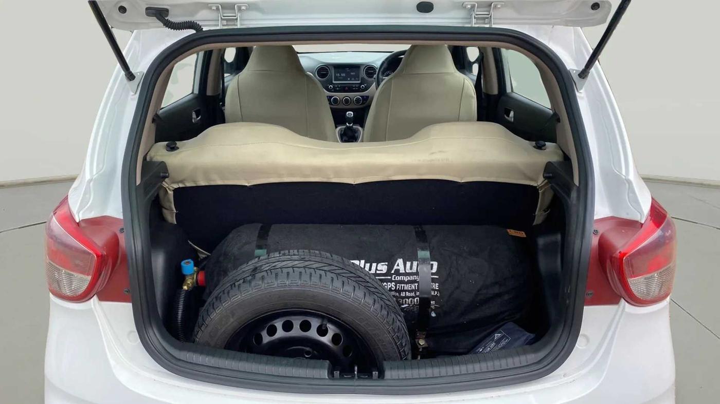 2019 Hyundai Grand i10 SPORTZ 1.2 KAPPA VTVT, CNG, Manual, 27,433 km, Boot Inside