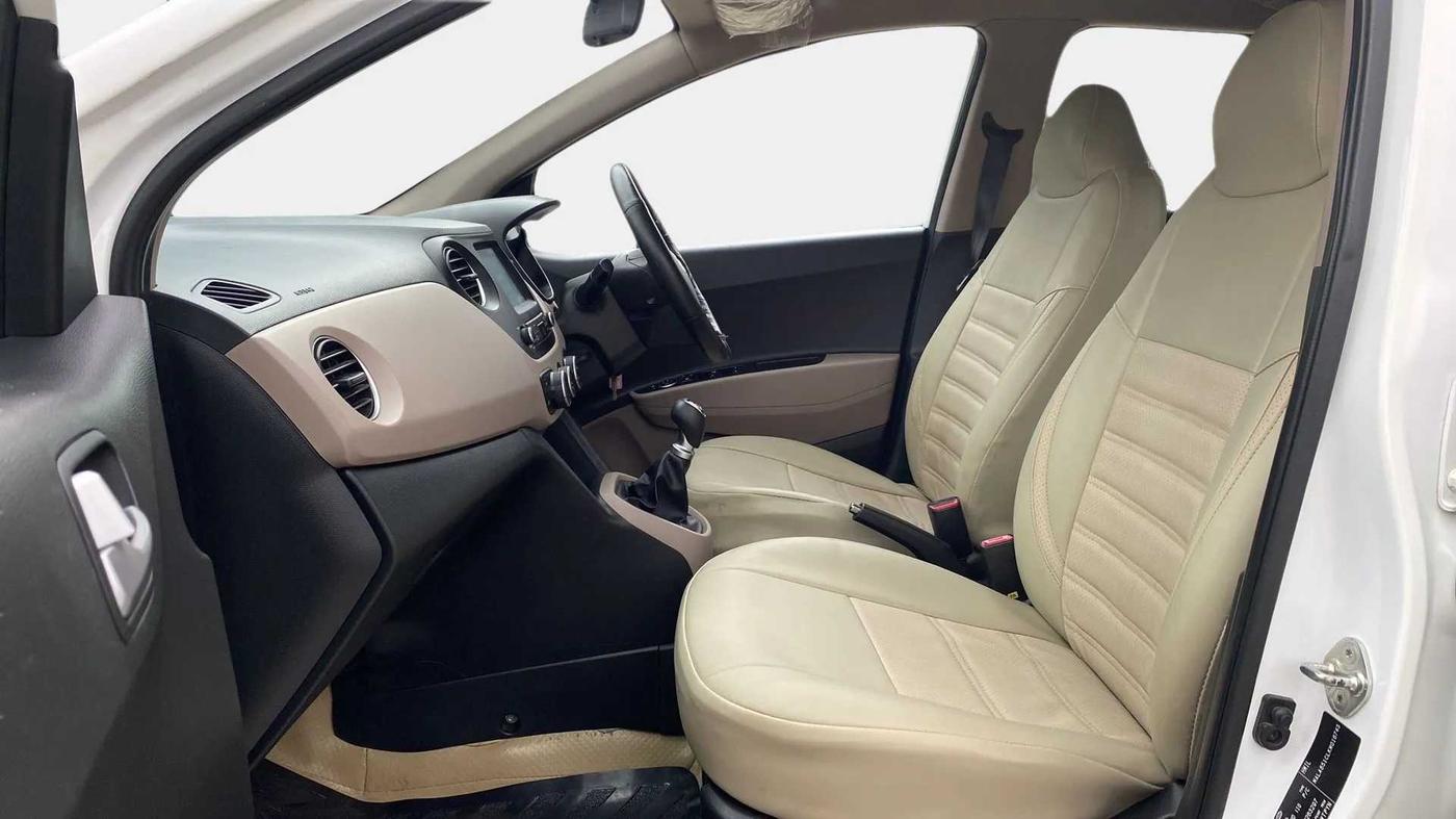 2019 Hyundai Grand i10 SPORTZ 1.2 KAPPA VTVT, CNG, Manual, 27,433 km, Right Side Front Door Cabin