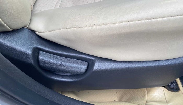 2019 Hyundai Grand i10 SPORTZ 1.2 KAPPA VTVT, CNG, Manual, 27,433 km, Driver Side Adjustment Panel