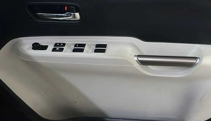 2017 Maruti IGNIS DELTA 1.2 AMT, Petrol, Automatic, 55,931 km, Driver Side Door Panels Control