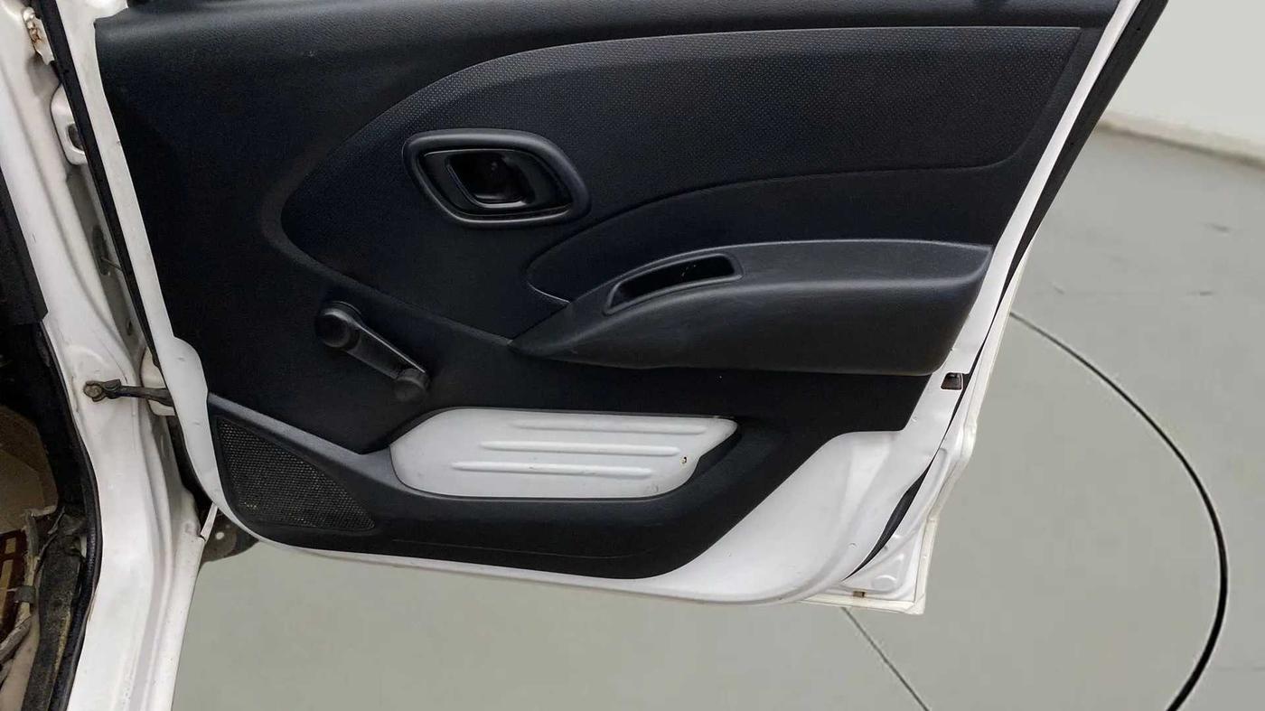 2018 Datsun Redi Go A, Petrol, Manual, 45,766 km, Driver Side Door Panels Control