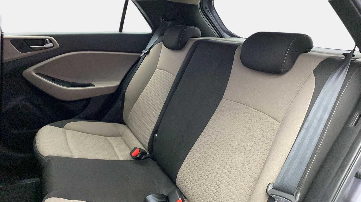 2017 Hyundai Elite i20 ASTA 1.2 (O), Petrol, Manual, 36,312 km, Right Side Rear Door Cabin