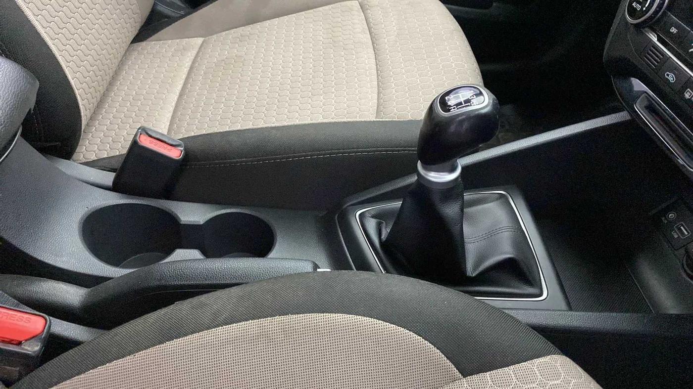 2017 Hyundai Elite i20 ASTA 1.2 (O), Petrol, Manual, 36,312 km, Gear Lever