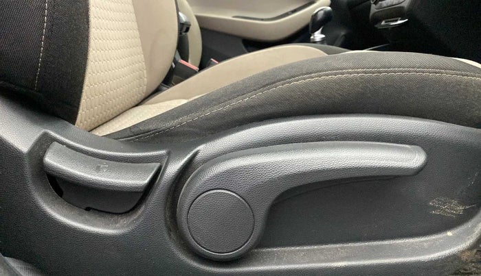 2017 Hyundai Elite i20 ASTA 1.2 (O), Petrol, Manual, 36,312 km, Driver Side Adjustment Panel