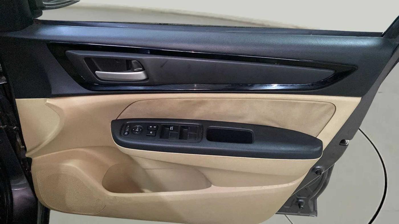 2019 Honda Amaze 1.2L I-VTEC S, Petrol, Manual, 7,228 km, Driver Side Door Panels Control