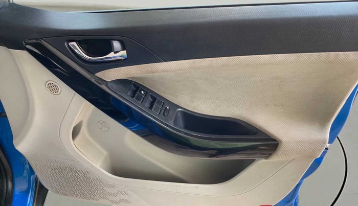 2020 Tata NEXON XZ PLUS (O) PETROL, Petrol, Manual, 64,477 km, Driver Side Door Panels Control