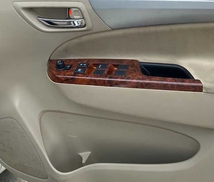 2017 Maruti Ertiga VXI AT, Petrol, Automatic, 24,634 km, Driver Side Door Panels Control
