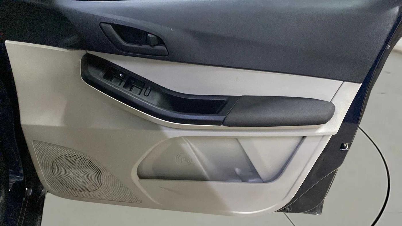 2023 Tata TIGOR XZ CNG, CNG, Manual, 14,548 km, Driver Side Door Panels Control