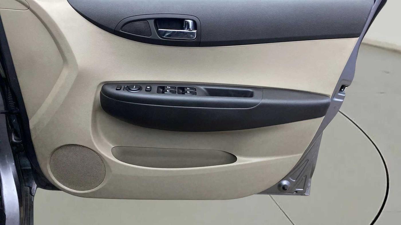 2013 Hyundai i20 SPORTZ 1.2, Petrol, Manual, 68,399 km, Driver Side Door Panels Control