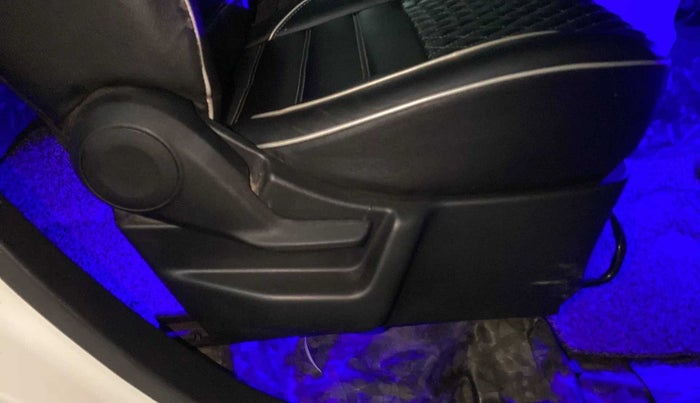 2020 Maruti New Wagon-R LXI CNG 1.0, CNG, Manual, 38,440 km, Driver Side Adjustment Panel