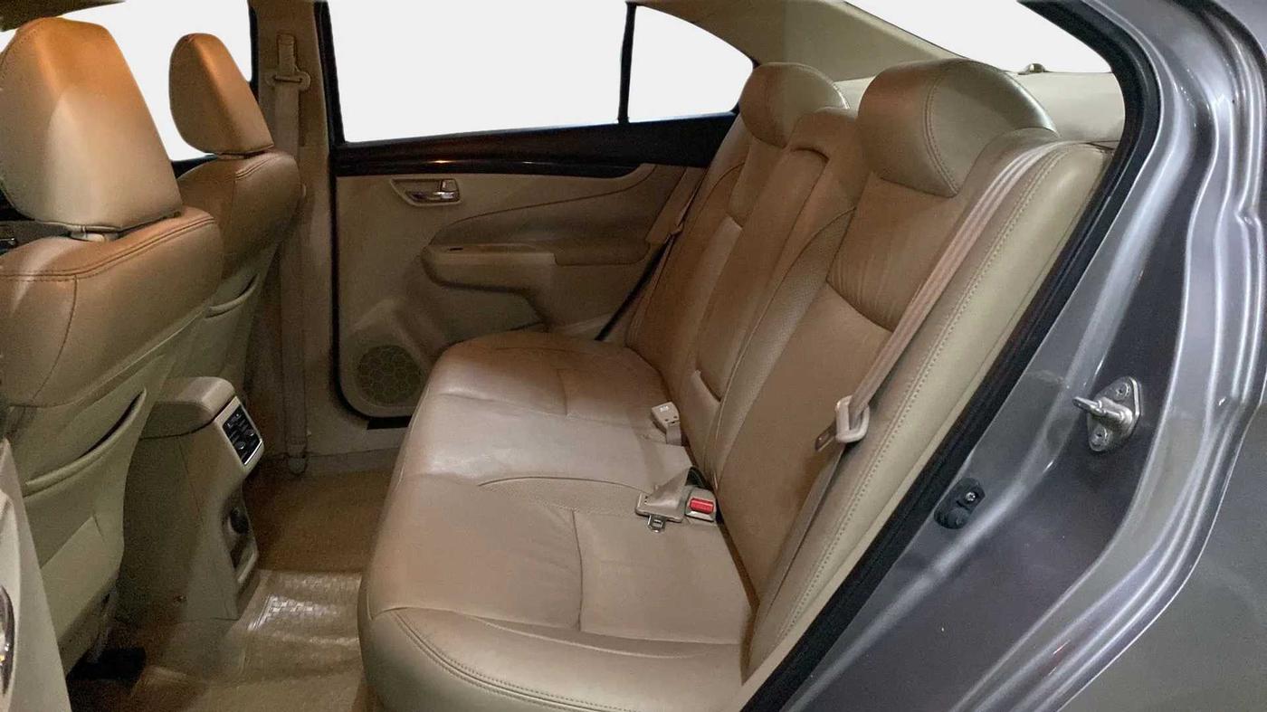2015 Maruti Ciaz ZXI+, Petrol, Manual, 50,747 km, Right Side Rear Door Cabin