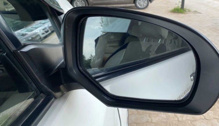2016 Maruti Ertiga VDI SHVS, Diesel, Manual, 47,871 km, Right rear-view mirror - Indicator light has minor damage