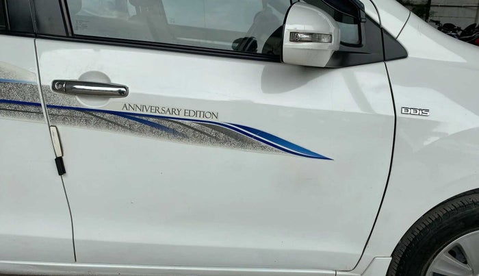 2016 Maruti Ertiga VDI SHVS, Diesel, Manual, 47,871 km, Driver-side door - Graphic sticker