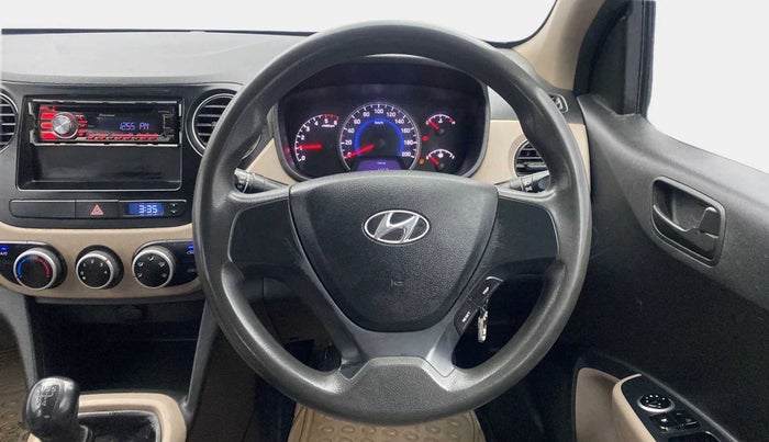 2013 Hyundai Grand i10 MAGNA 1.1 CRDI, Diesel, Manual, 1,01,211 km, Steering Wheel Close Up