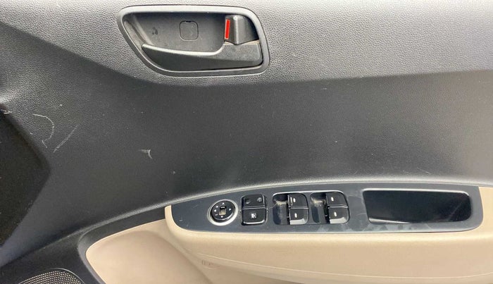 2013 Hyundai Grand i10 MAGNA 1.1 CRDI, Diesel, Manual, 1,01,211 km, Driver Side Door Panels Control
